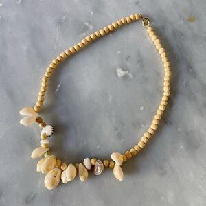 Vintage 90s Y2K Shell and Wooden Beaded Necklace